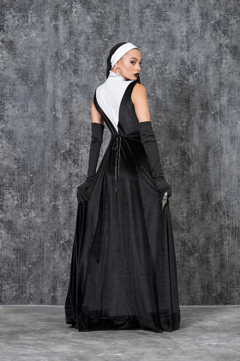 Nun Dress & Veil